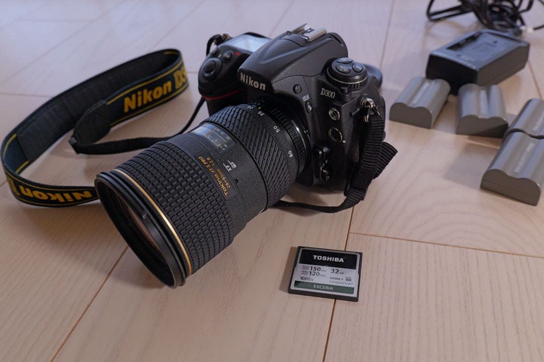 Nikon D300 デジタル一眼レフカメラバッテリーグリップ・バッテリー5個