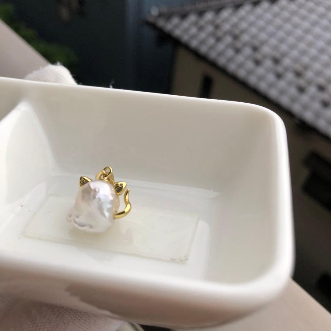 招き猫シリーズ　本真珠　淡水バロックパール　ネックレスペンダント　白A