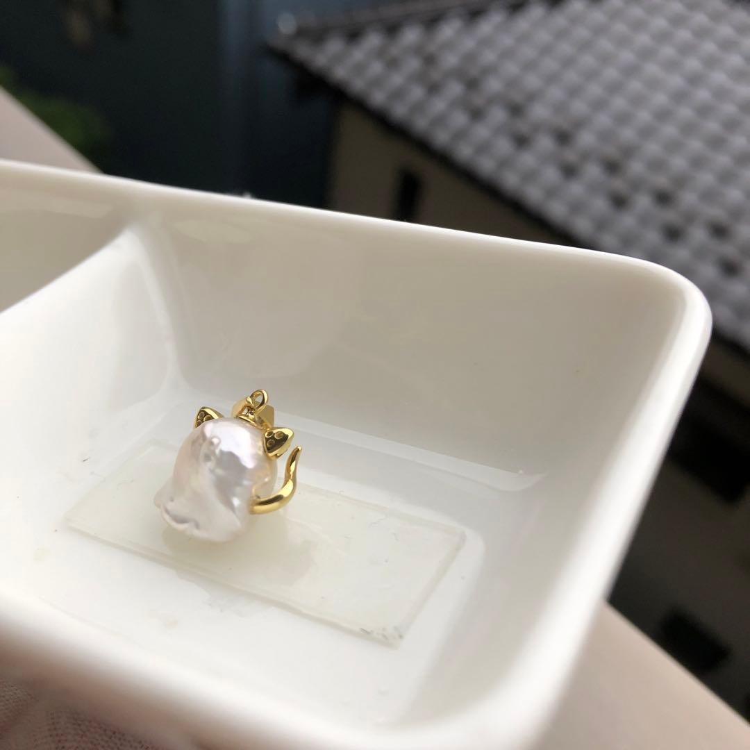 招き猫シリーズ　本真珠　淡水バロックパール　ネックレスペンダント　白A