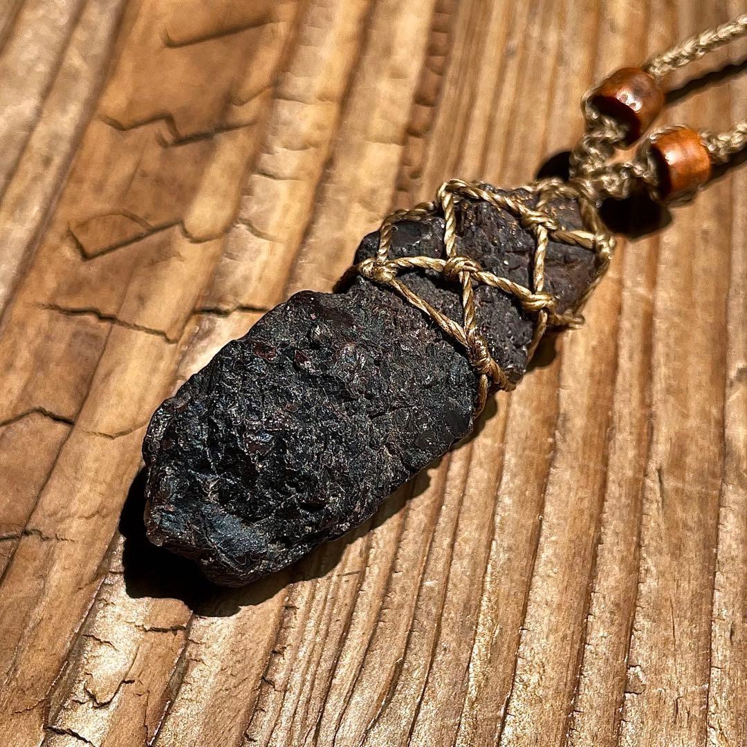 ヒマラヤ水晶 + 溶岩 ＊ ハンドメイド マクラメネックレス