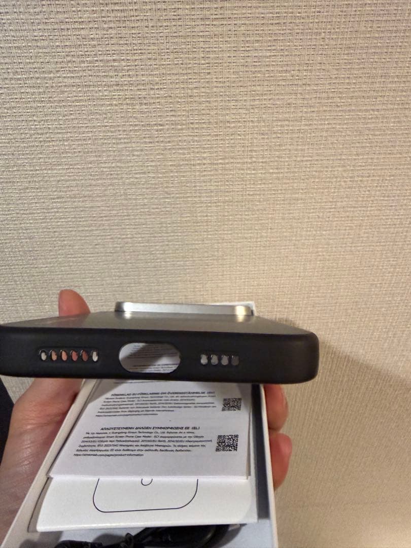 ディスプレイ付きカーボンファイバー調 iPhone16ProMax ケース