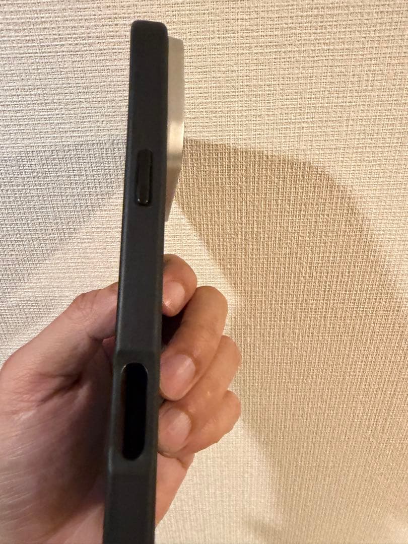 ディスプレイ付きカーボンファイバー調 iPhone16ProMax ケース