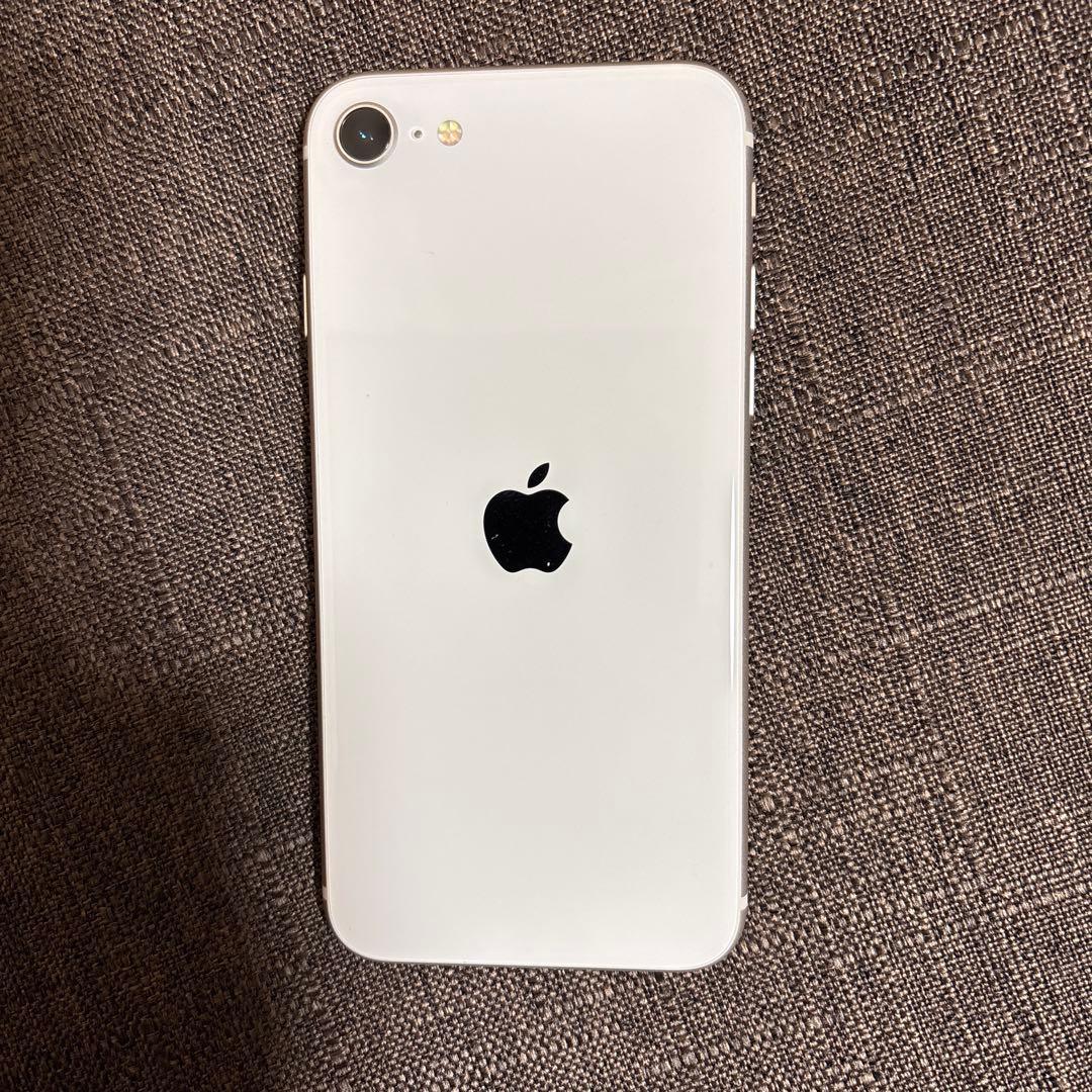 Apple iPhone SE 第３世代　ブックケース、保護ガラス付きです。