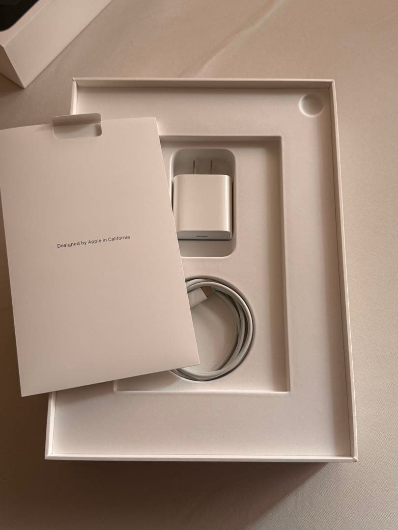 R*i様 Apple iPad Air 第5世代 10.9インチ スペースグレー