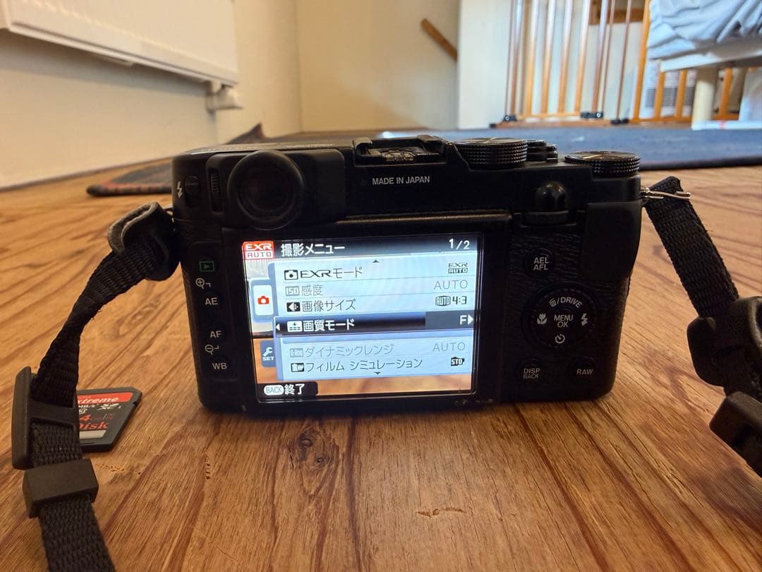 Fujifilm X10 コンパクトデジタルカメラ