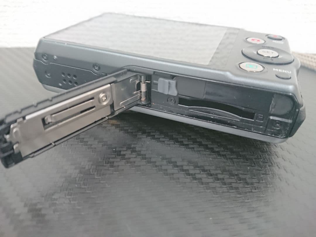B カシオ 絵画のようなアートフォト CASIO EX-ZR10 デジタルカメラ