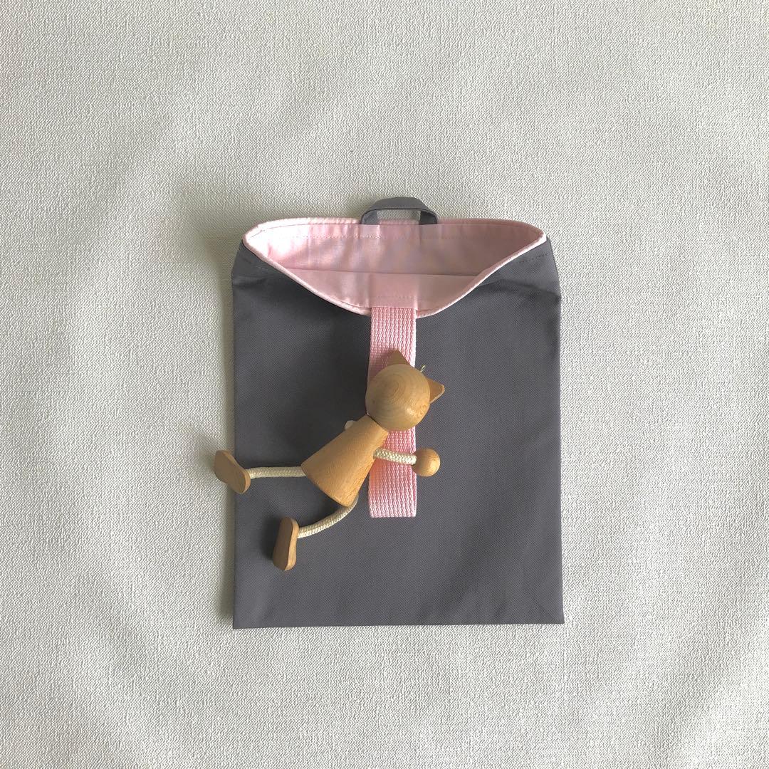 ＊手刺繍＊さくらんぼのレッスンバッグと上履き入れの２点セット (ピンク×グレー)