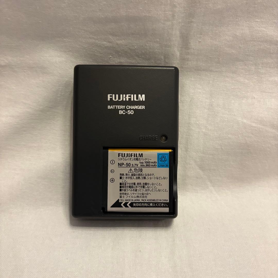 FUJIFILM FinePix F100 コンパクトデジタルカメラ