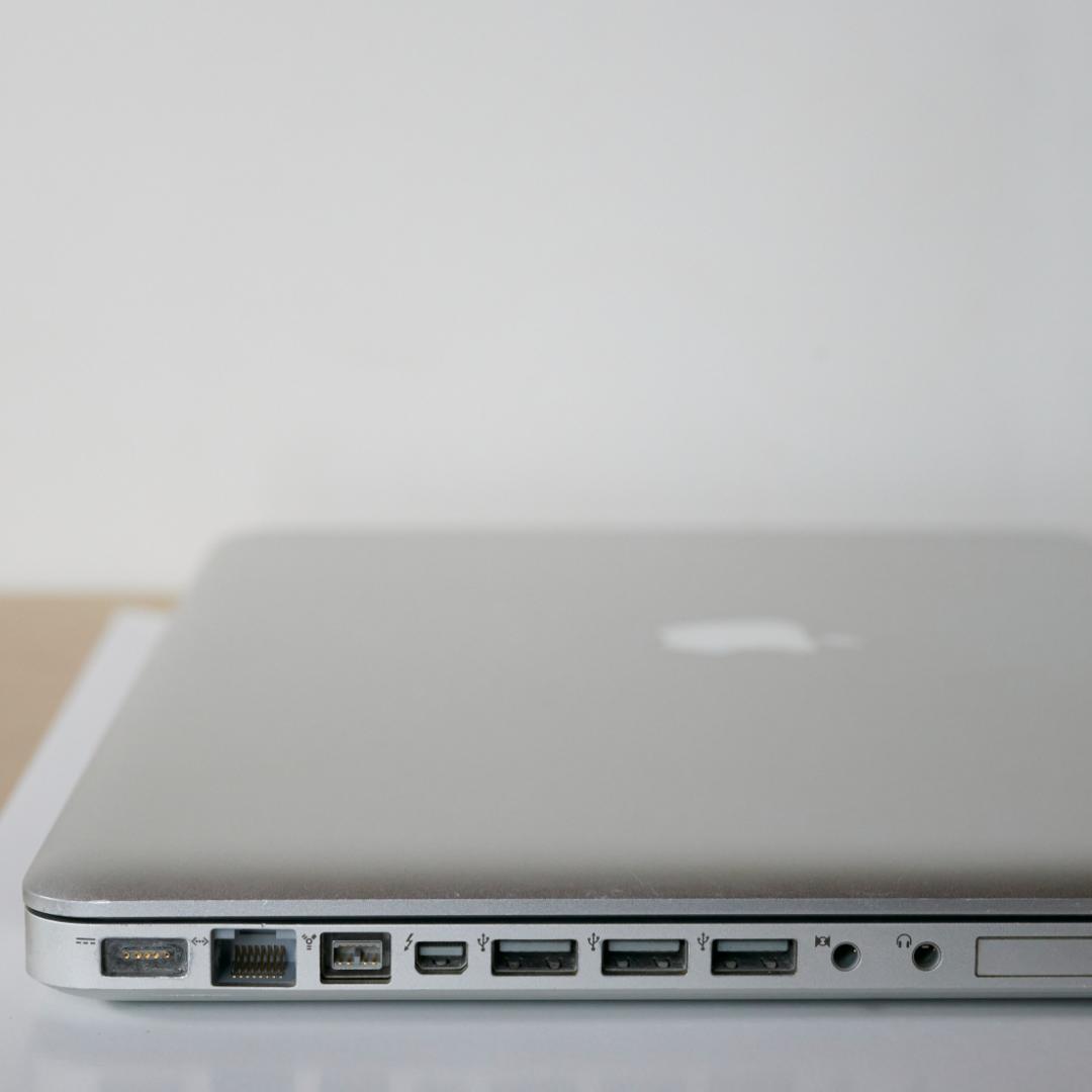 MacBook Pro 17-inch Late 2011 ハードケース付き
