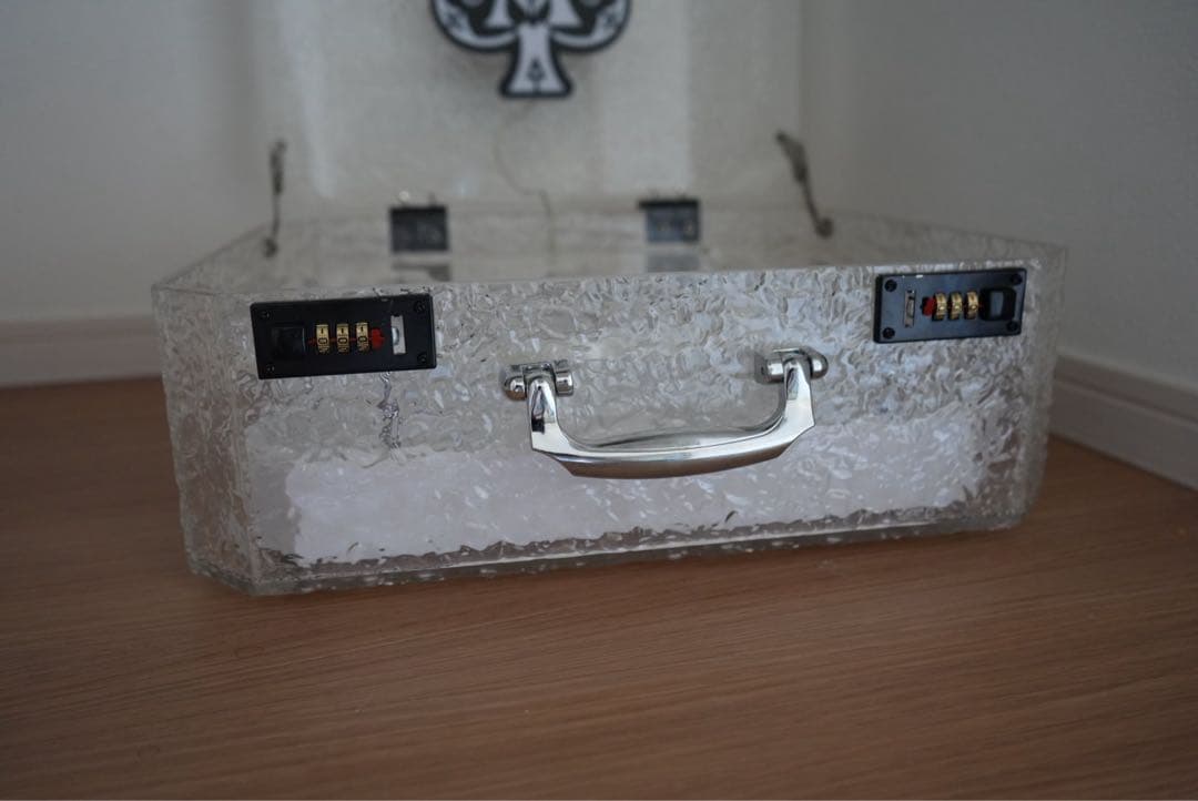 新品 シャンパン ケース LED アルマンド アタッシュケース