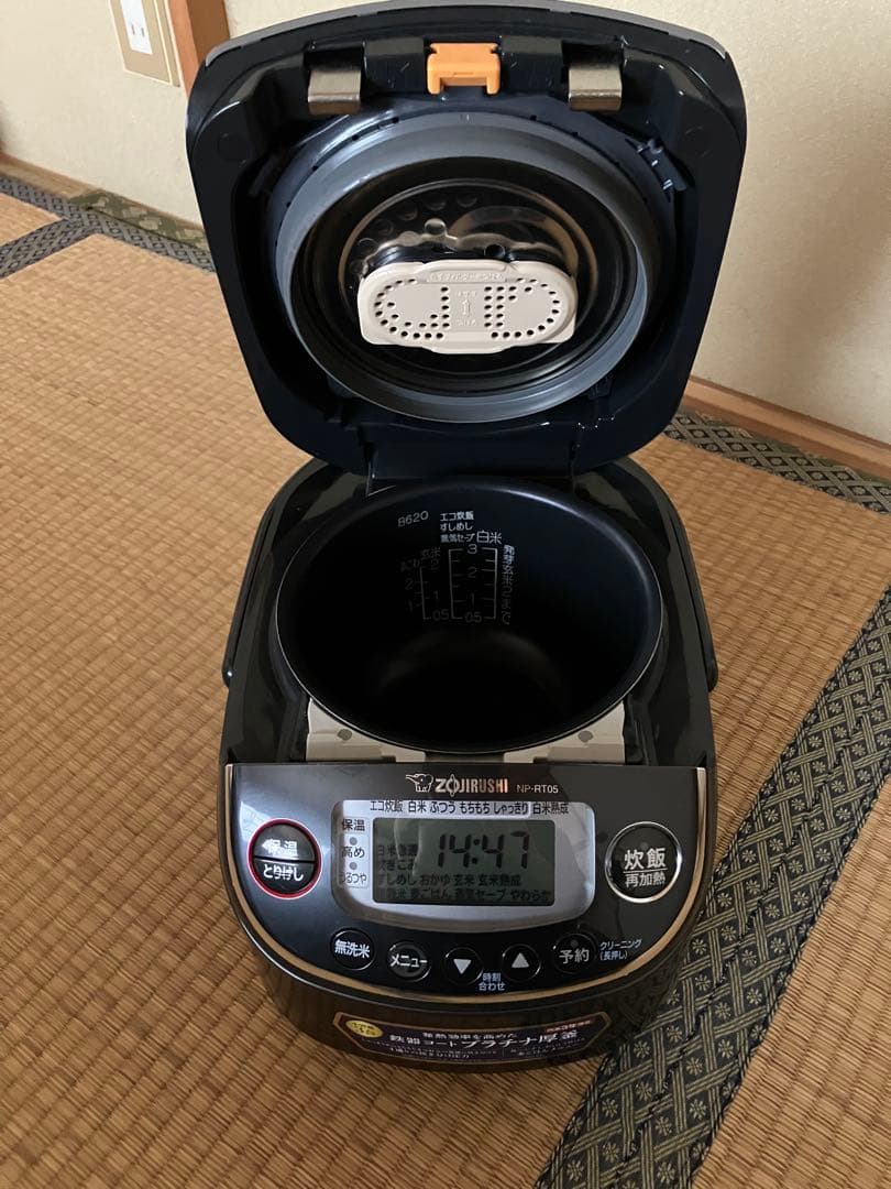 3合炊きZOJIRUSHI NP-RT05 ブラック 炊飯器