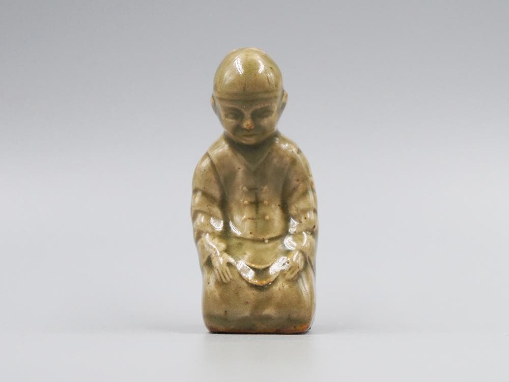 【瓷】　★ 瓷器 耀州窯青釉瓷塑人偶 ★　清朝期　紳士服飾 正座姿勢　明清磁器