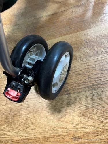 J【中古品】安心のブレーキレバー付き！シルバーカー　グリーン　レザー