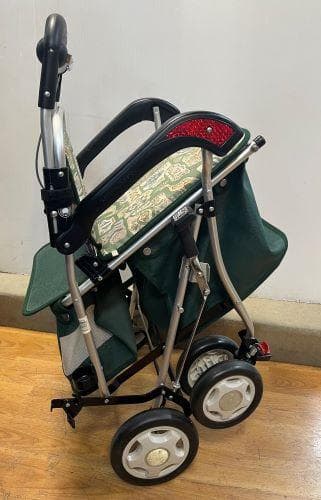 J【中古品】安心のブレーキレバー付き！シルバーカー　グリーン　レザー