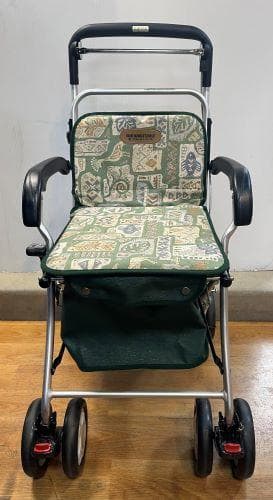 J【中古品】安心のブレーキレバー付き！シルバーカー　グリーン　レザー