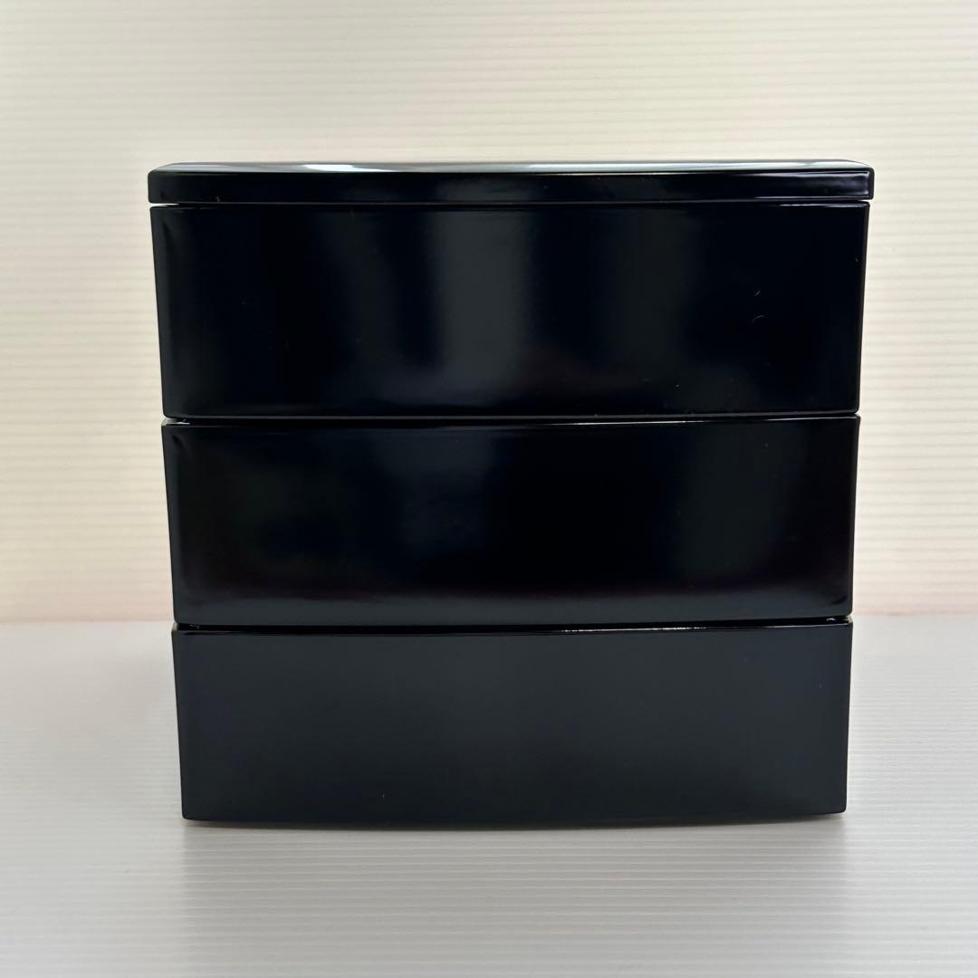 【未使用】本漆塗り 三段重箱 年輪漆器 黒地 金 赤 天然木 おもてなしk104