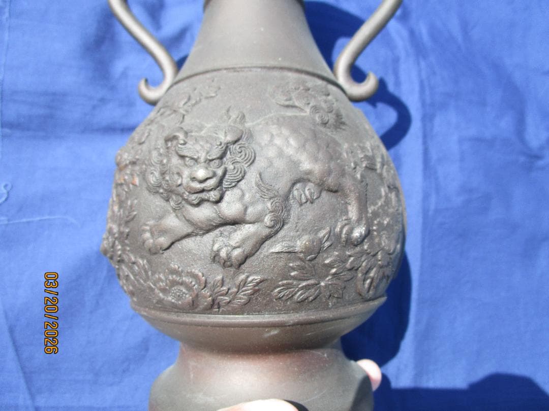 唐獅子　古銅　花瓶　花生け　獅子彫刻の金属製花瓶　程度良し　1本