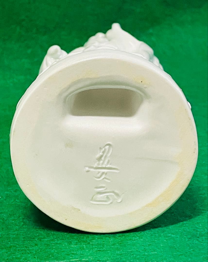 有田焼晏正窯白磁観音像 陶磁器製木箱付き