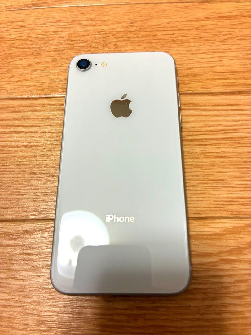 iPhone8 64GB シルバー　docomo バッテリー交換済100%