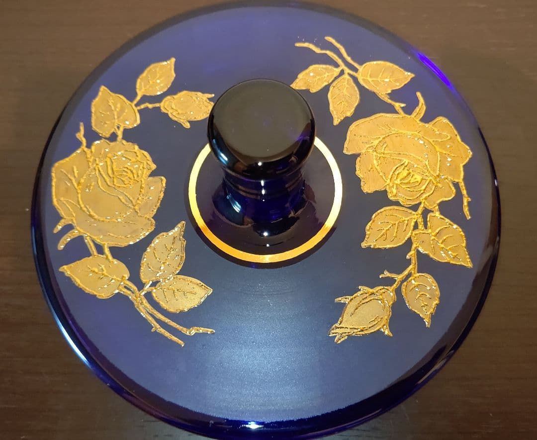 ボヘミアガラス ブルー 金彩 薔薇模様 蓋付き 三つ足 チェコ