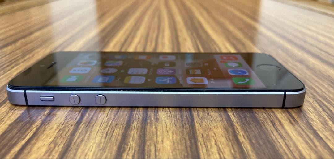 水*ル様 iPhone SE 第一 スペースグレイ 64GB SIMフリー