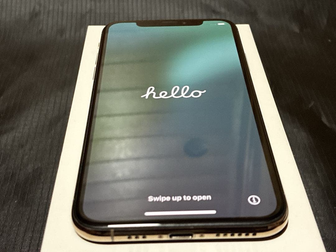美品 Apple iPhone Xs ゴールド 本体64GB SIMロック解除