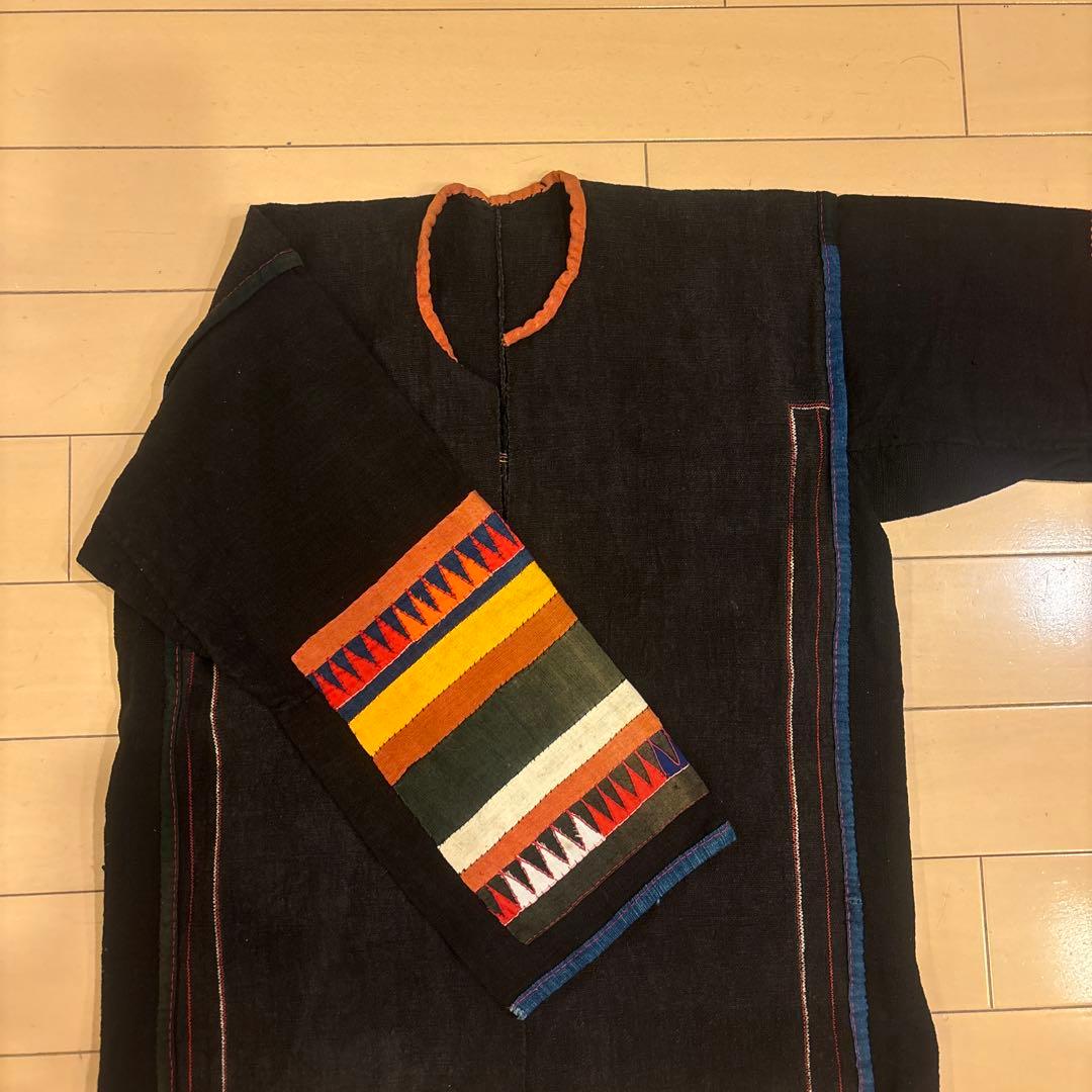 タイヴィンテージ　アカ族の手仕事による鮮やかな色彩の刺繍ジャケット　アップリケ