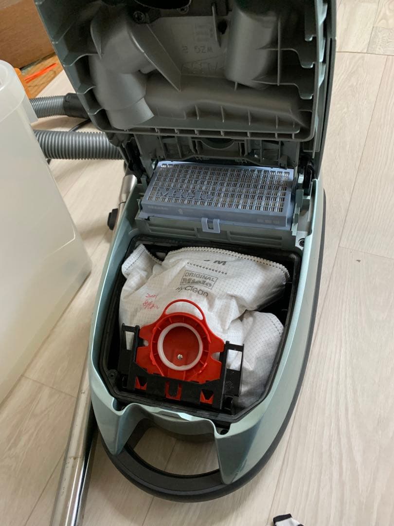 Miele 掃除機本体　s548