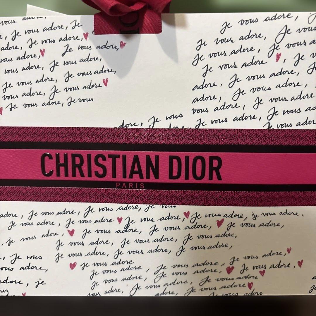 ＤＩＯＲ　ＦOR EＶER ファンデーション中身未開封