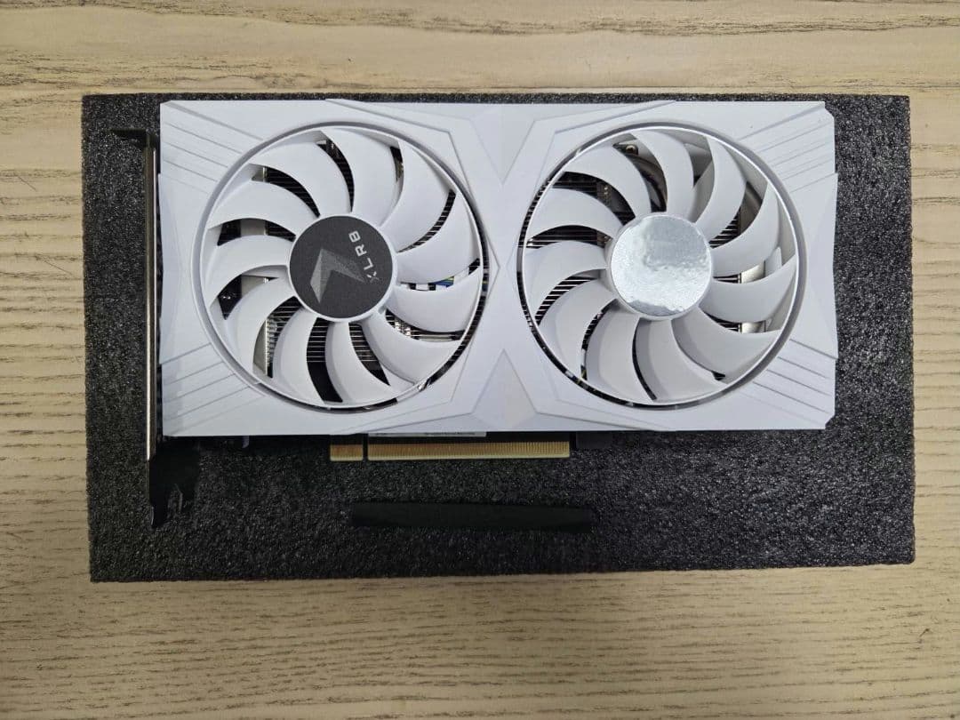 PNY グラフィックボード GeForce RTX 4060 8GB XLR8