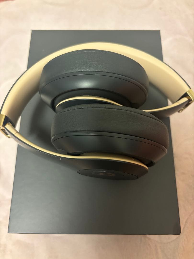 Beats Studio3 Wireless ブラック/アイボリー