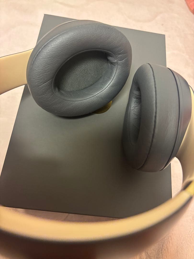 Beats Studio3 Wireless ブラック/アイボリー