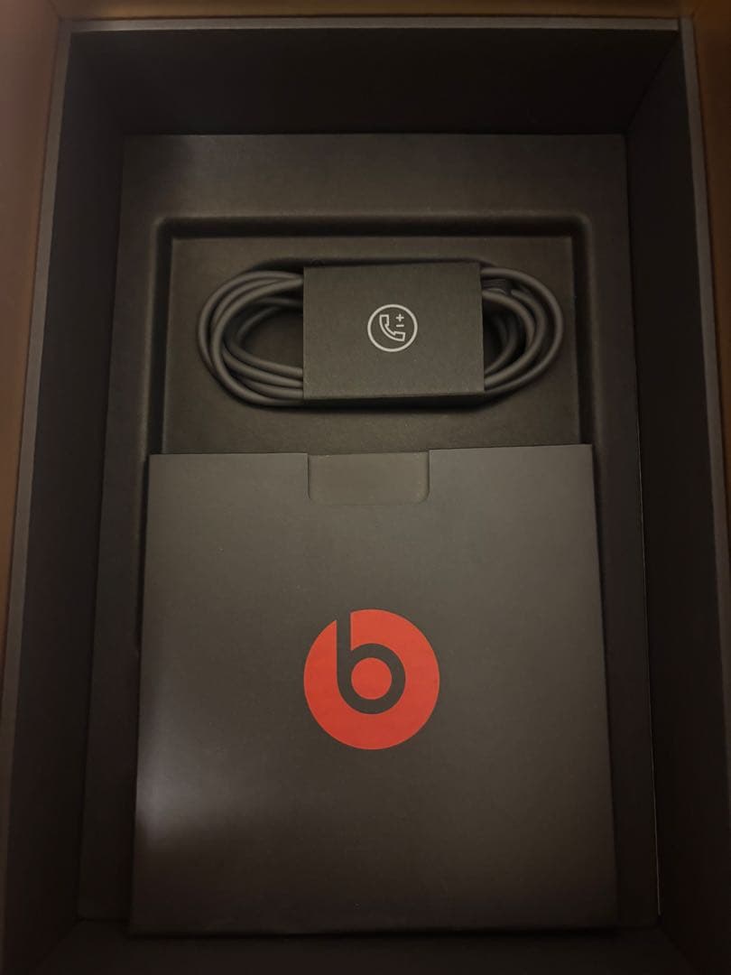 Beats Studio3 Wireless ブラック/アイボリー