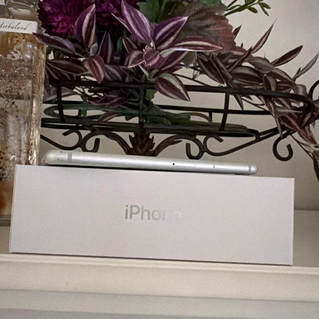 iPhone8 64GB SIMフリー　シルバーsilver 本体