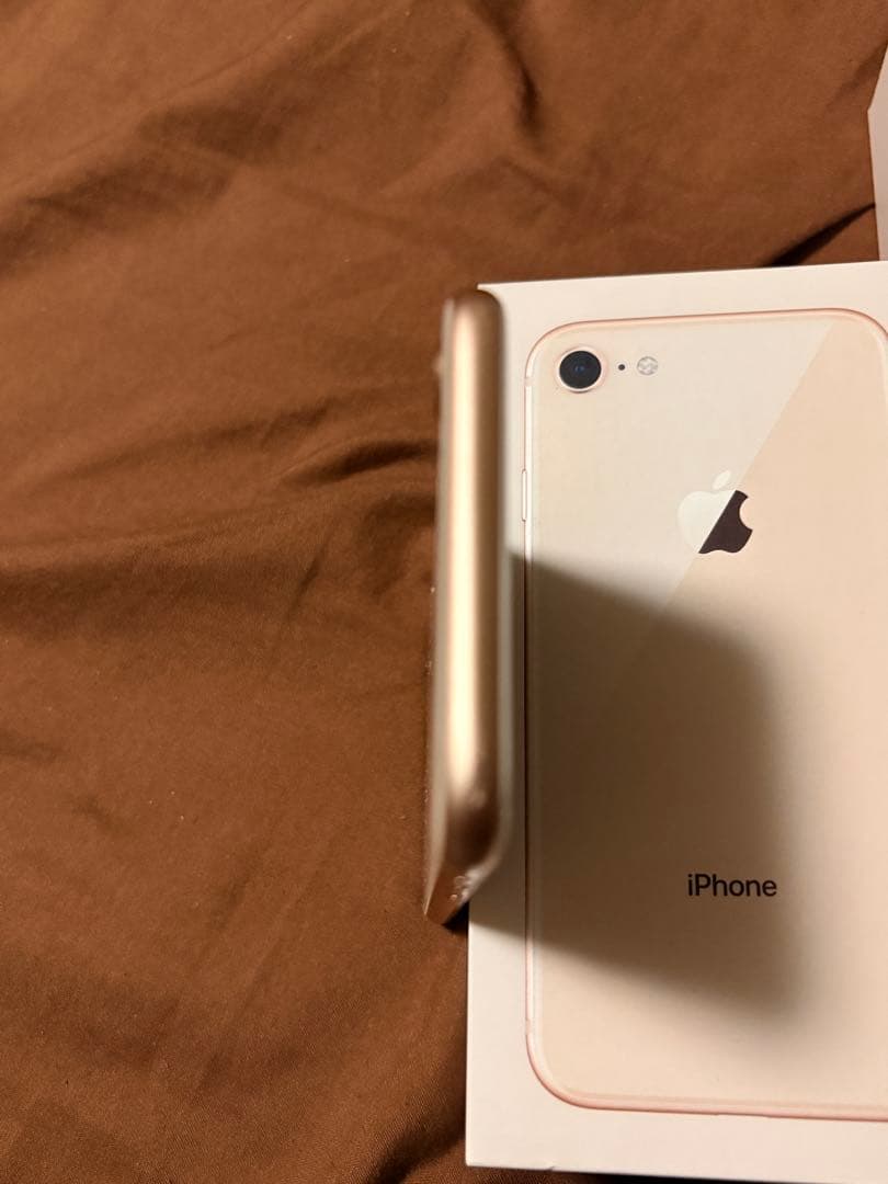 S*様 iPhone8 Gold 64GB SIMフリーバッテリー85% 純正ケ