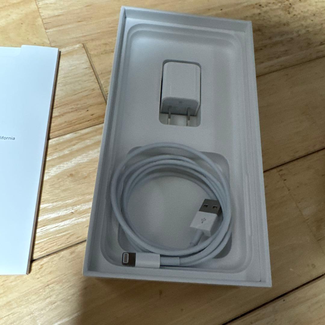 iPhone Xs Max 64GB バッテリー状態77%