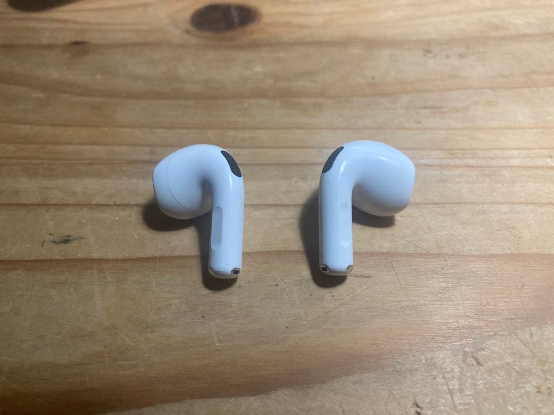 AirPods 4 アクティブノイズキャンセリング付き　オマケ付き