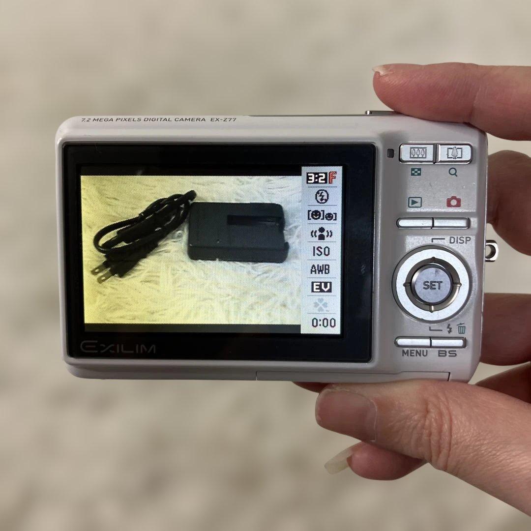 Casio EXLIM EX-Z77 コンパクトデジタルカメラ　ホワイト