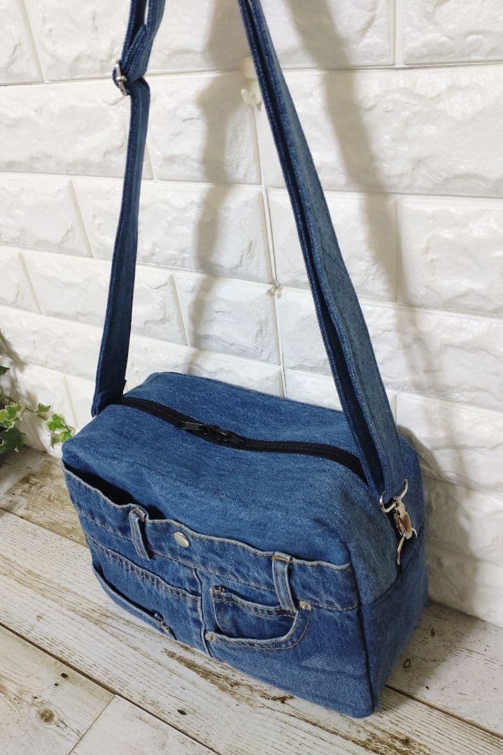 ママ✽デニムリメイク✽ボストン型ショルダーバッグ✽Mサイズ[ハンドメイド]