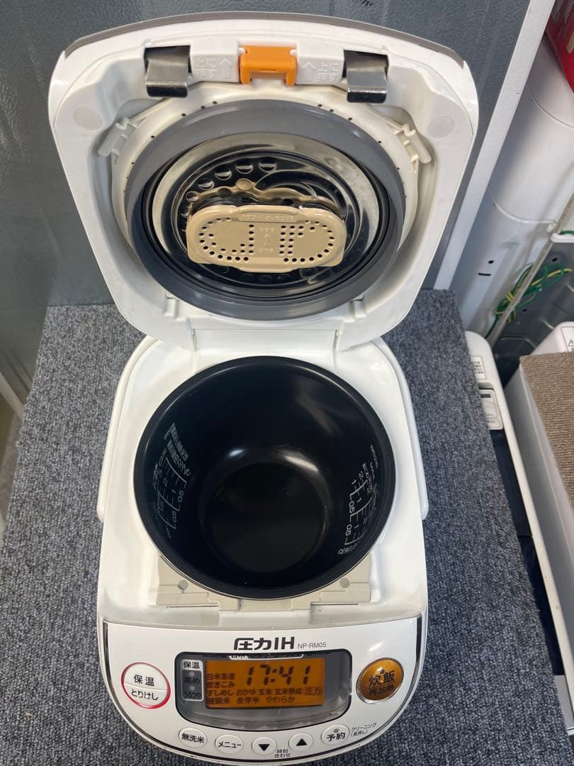 象印 炊飯器 3合 ☆圧力IH式 極め炊き 黒まる厚釜 NP-RM05 ホワイト