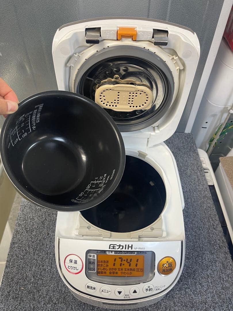 象印 炊飯器 3合 ☆圧力IH式 極め炊き 黒まる厚釜 NP-RM05 ホワイト