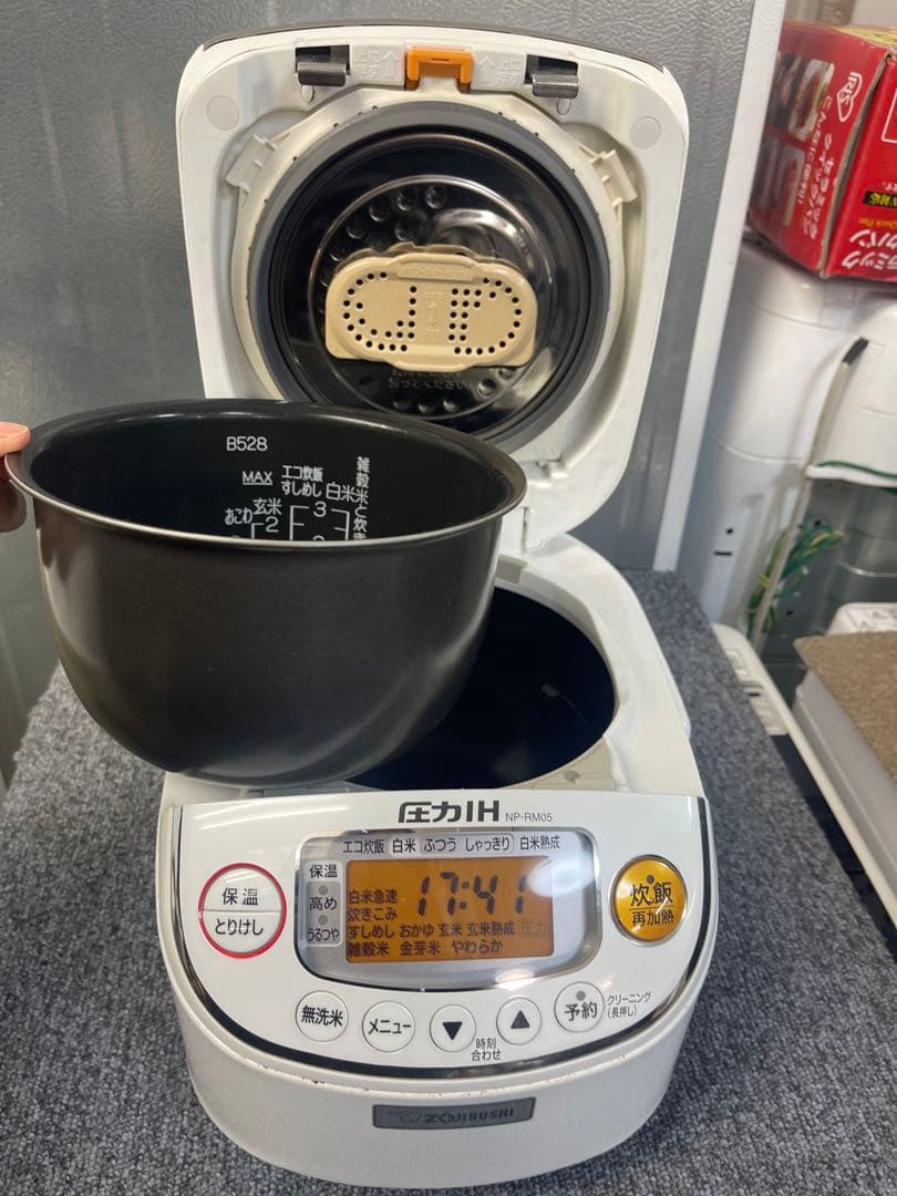 象印 炊飯器 3合 ☆圧力IH式 極め炊き 黒まる厚釜 NP-RM05 ホワイト