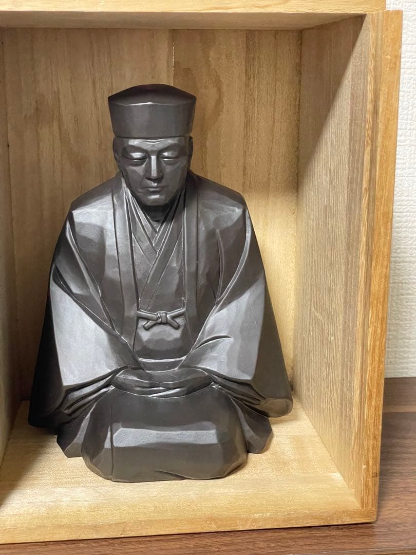 千利休像 坐禅姿 陶器置物 共箱付 茶道具 茶室飾り 古美術 高さ約19.2cm