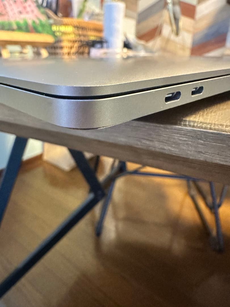 MacBook本体 Tri Agus Setiawan