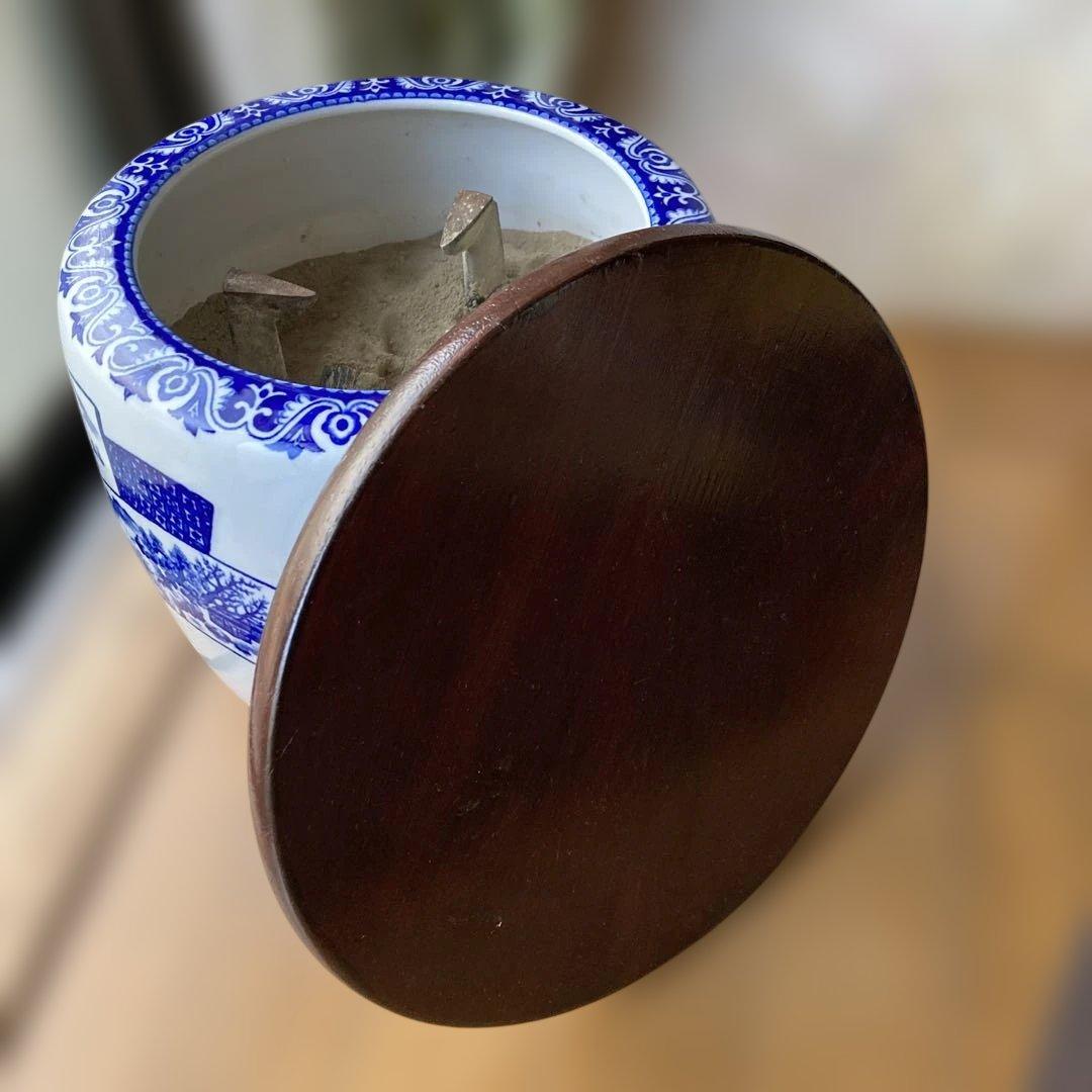 美品　白磁に藍の染付け　火鉢　手焙り　灰.五徳付き