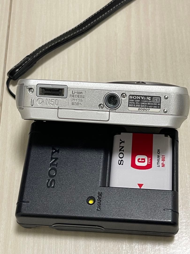SONY Cyber-shot 8.1コンパクトデジタルカメラ　説明書付
