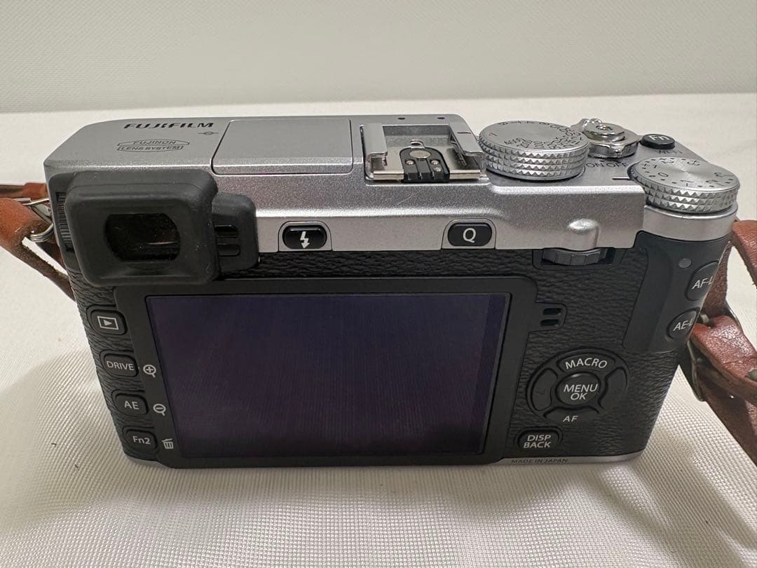 FUJI FILM デジタルカメラ X-E2 SILVERレンズXF18F2 R