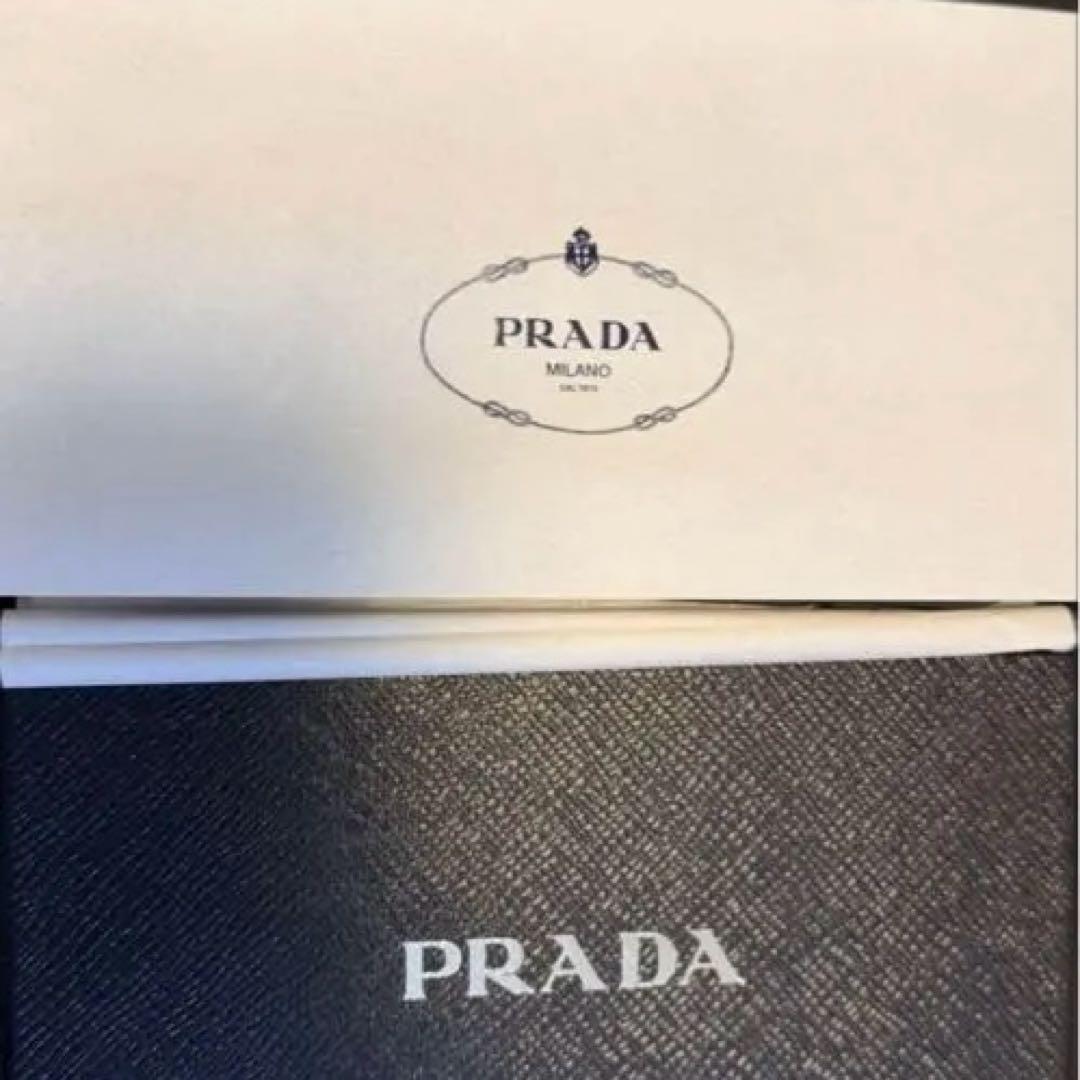 PRADA iPhone 15 Pro/Pro Max レザーケース