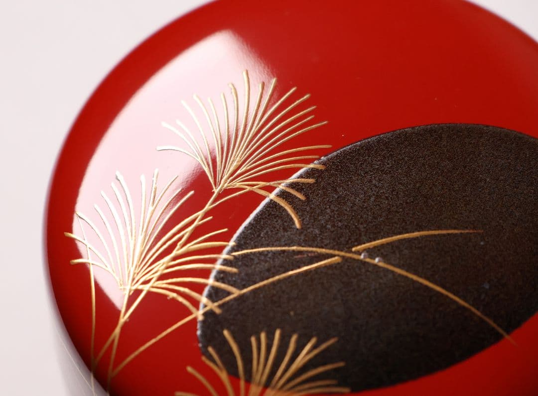 茶道具 佐々木麗峰 武蔵野蒔絵 朱塗 棗 木製 漆芸 月 ススキ【MA904】
