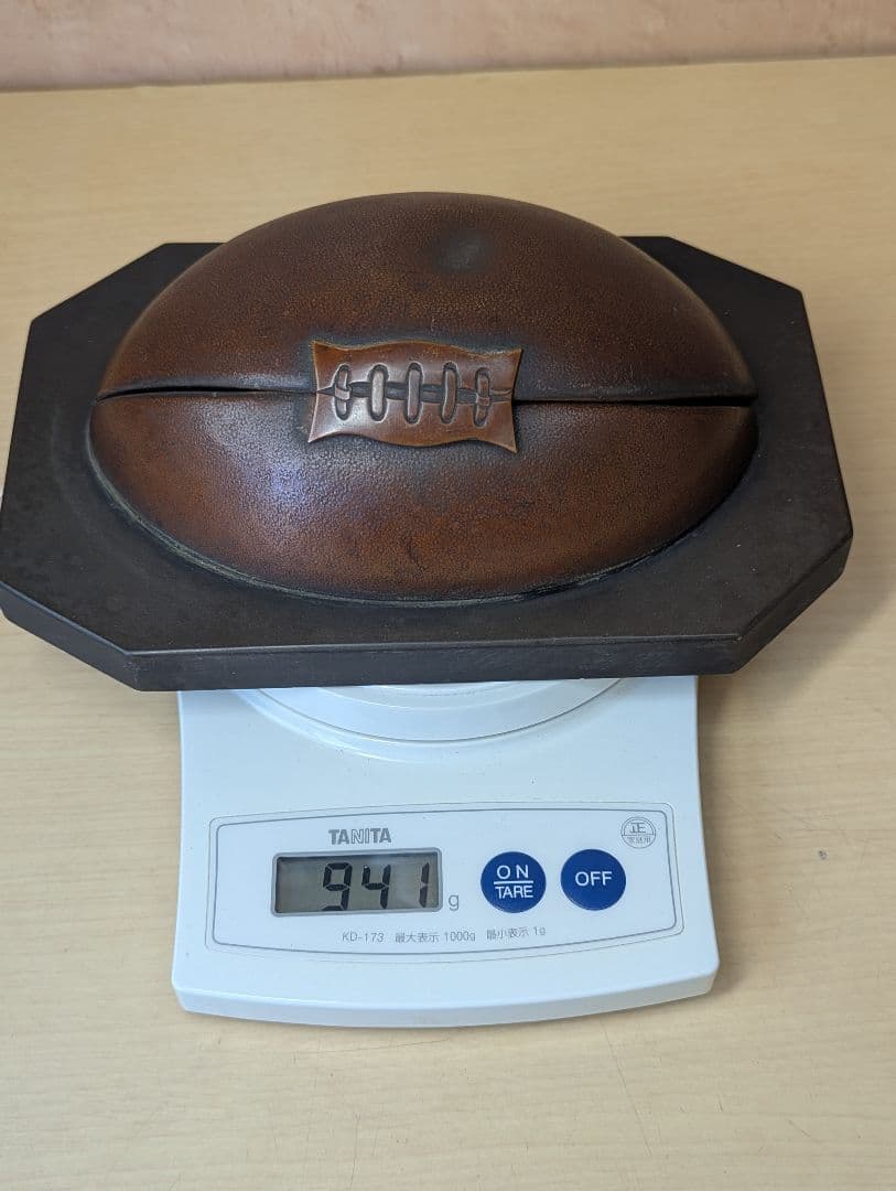 ラグビーボール型 ミニスタチュー 小物入れ 金属製 ヴィンテージ トロフィー